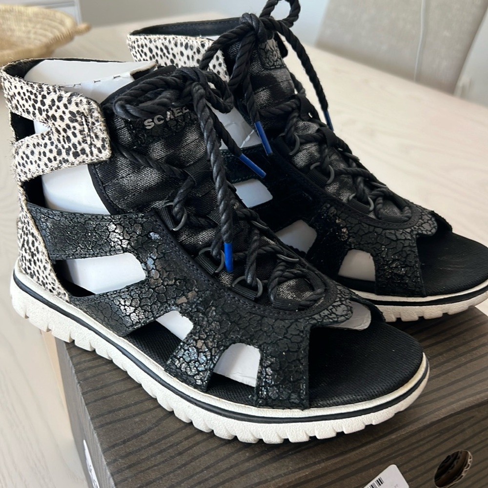 Sorel Tivoli Cut Out Calf Hair Sneaker Gladiator Sandals Sz 8 Black